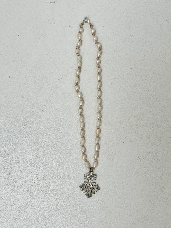 Perle Croix Vintage Necklace Short