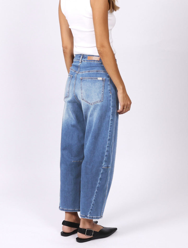 Toni Barrel Jeans